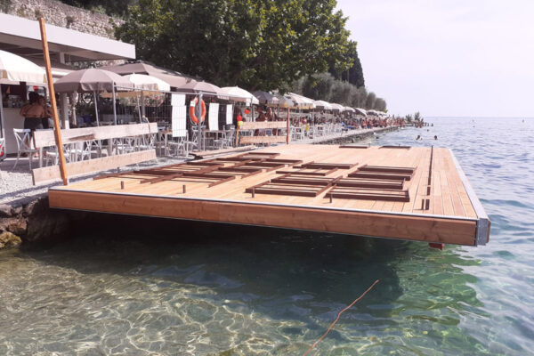 Pontile in legno esotico Lago di Garda