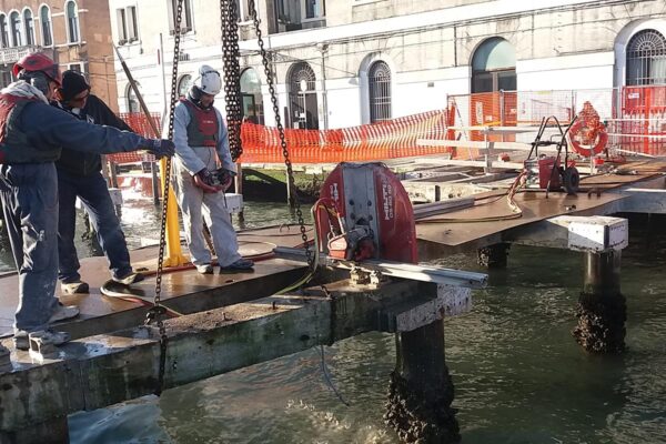 Demolizione speciale pontile Venezia
