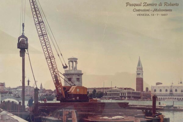 Infissione palancole a Venezia
