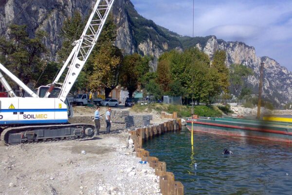Posa blocchi subacquei Campione del Garda